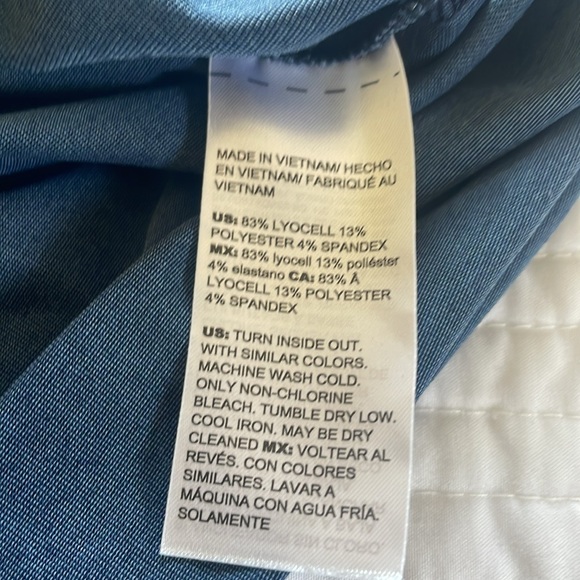 Chico’s dark denim blue v-neck top with pleated sleeve detail, NWOT - Picture 5 of 5